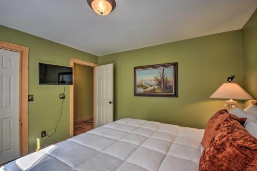 Cozy Ellijay Hideaway With Indoor Pool Access!