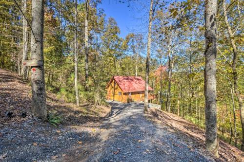 Cozy Ellijay Hideaway With Indoor Pool Access!