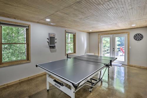 Lovely Ellijay Cabin With Community Pool Access