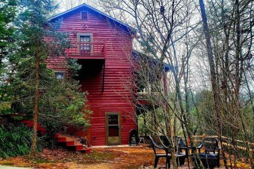 Moonlit Mountain-pond, Fire Pit, Hot Tub, 4 Acres