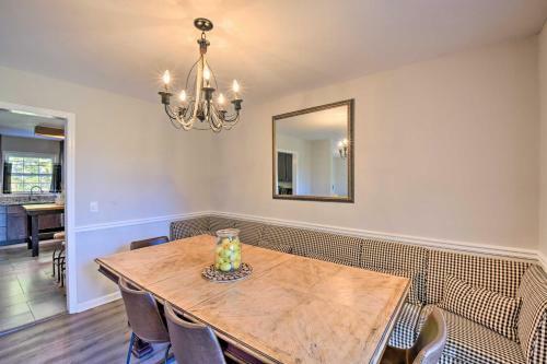 Mod Stable House On 10 Acres, Walk To Lake!