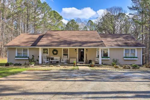 Newnan Cabin With Pavilion Near Serenbe Trails!
