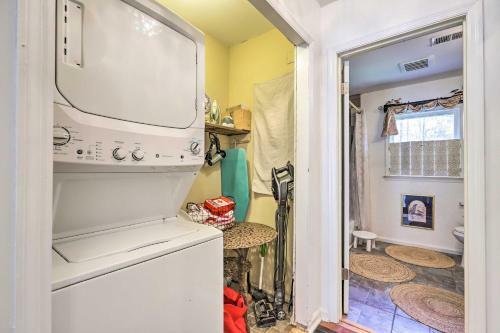 Newnan Cabin With Pavilion Near Serenbe Trails!