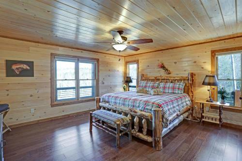 Hooch Holler- Newly Built, Sensational, Rustic Meets Modern, Mountain Cabin