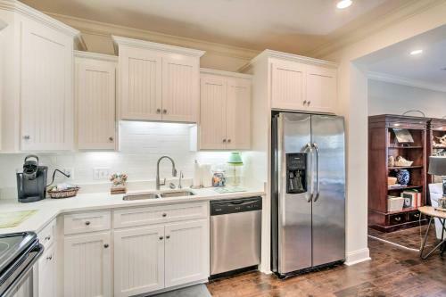 Chic St Simons Island Townhome With Pool Access
