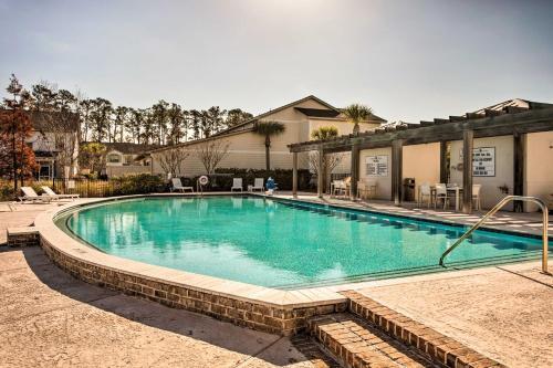 Chic St Simons Island Townhome With Pool Access