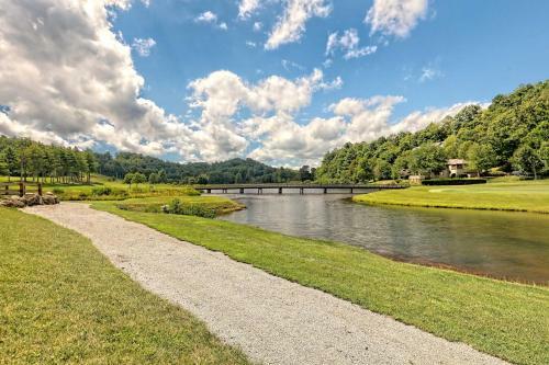 Luxurious Sky Valley Golf Resort Home With 3 Decks!