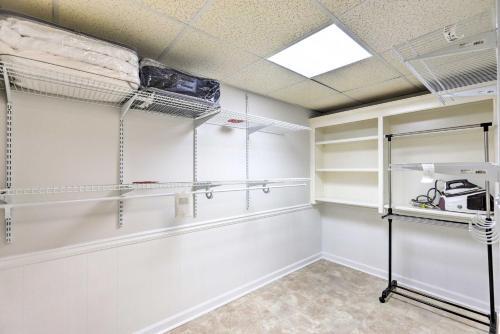 Immaculate Suwanee House With Pool And Game Room!