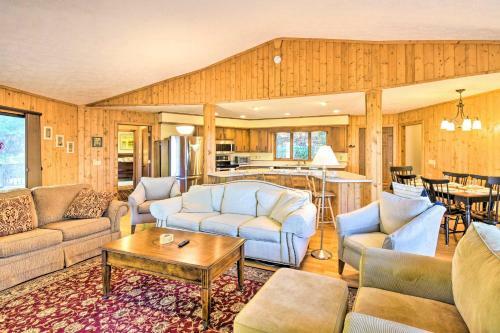 Woodsy Sky Valley Cottage, 8 Mi To Dillard!