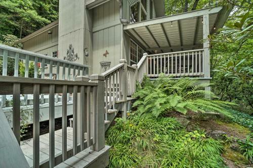 Cozy Cabin With Deck 4 Mi To Dining And Hiking!