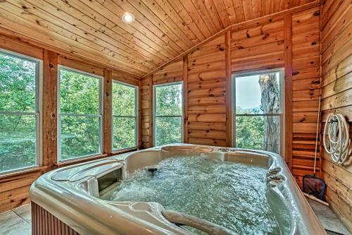 Mountain Retreat With Decks, Hot Tub, And Games!