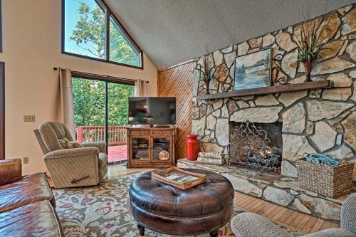 Mountain Retreat With Decks, Hot Tub, And Games!