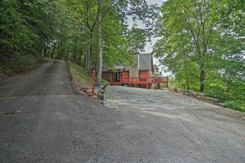 Mountain Retreat With Decks, Hot Tub, And Games!
