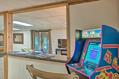 Mountain Retreat With Decks, Hot Tub, And Games!