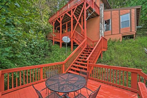Mountain Retreat With Decks, Hot Tub, And Games!