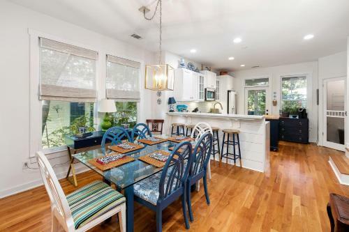 3 Bedroom 3 Bath House On Broadway St
