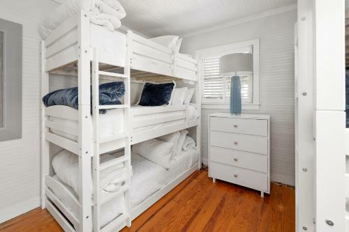 Happy Sleep- 2 Bedroom 1 Bath Beachfront Home!!!