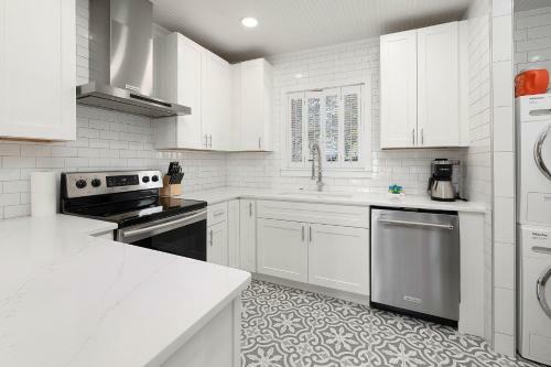 Happy Sleep- 2 Bedroom 1 Bath Beachfront Home!!!