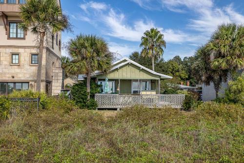 Happy Sleep- 2 Bedroom 1 Bath Beachfront Home!!!