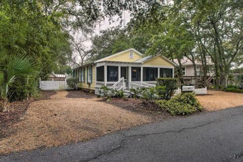 St Simons Island Cottage About 1 Block Walk To Beach!