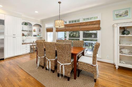 5 Bedroom 5 And A Half Bath - Private Pool On East Beach