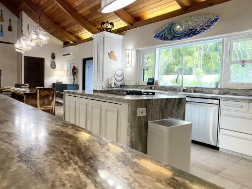 Gorgeous 5br Kailua Beachside Home - Sleeps 12 Home
