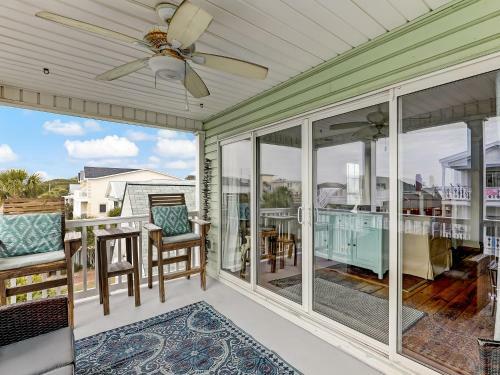 Ocean Views, Steps To Beach, Heated Pool Access! By Southern Belle Tybee