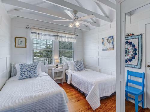 Large Tybee Beach Home On Back River With Private Dock Heated Pool Access!