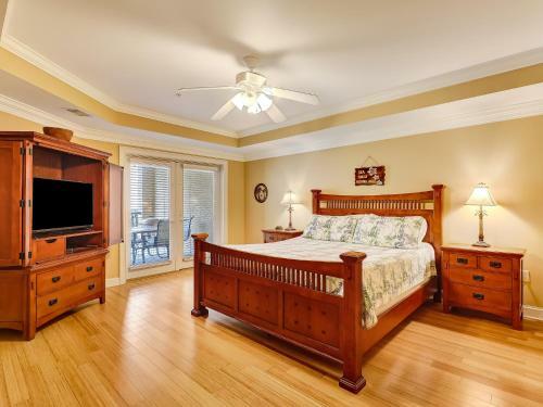 New Listing! Pool Views, Steps To Beach, Restaurants, Shopping & More!