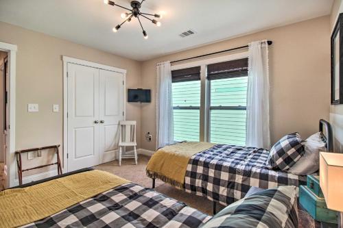 Bright Tybee Island Townhome Walk To Beach!