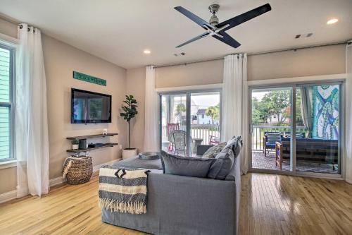Bright Tybee Island Townhome Walk To Beach!