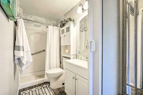 Apartamento Sunny Central Condo With Lanai And Pool Access!