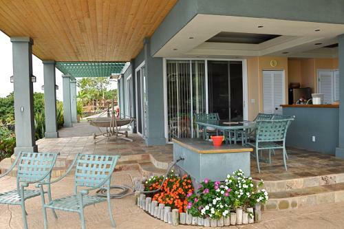 Villa Affordable Luxury On One Acre
