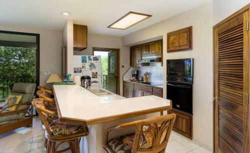 Kahaluu Bay Villas #305