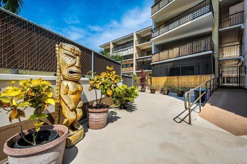 Kona Plaza#113