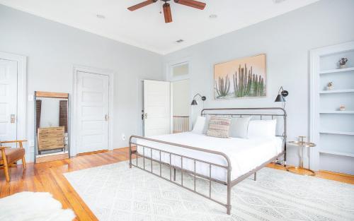 Southern Comfort Manor By Lucky Savannah