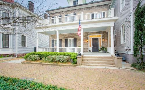 Southern Comfort Manor By Lucky Savannah