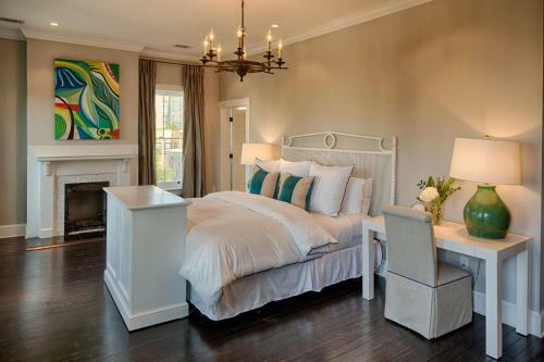 Chateau On Charlton By Lucky Savannah