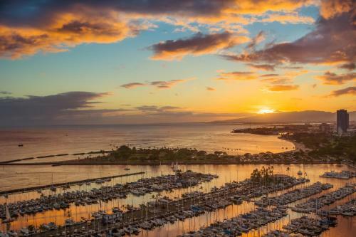 Apartamento @ Marbella Lane Executive Suite, Steps To Beach