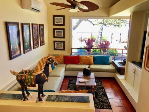 Villa Aloha - Perfect Oceanfront Retreat