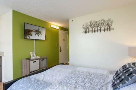 Apartamento Hawaiian Monarch Upgraded Modern Studio