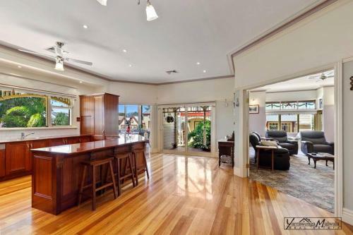 Federation Home In Town, Close To Lake & Shops