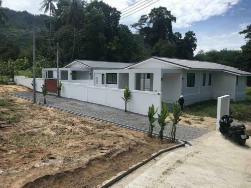 Belle Villa R�cente 95m2 Au Calme Avec Piscine