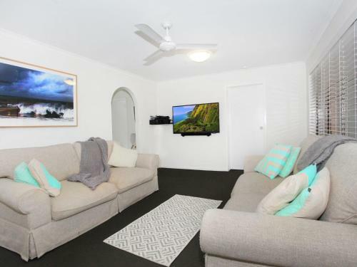 Oogar 10 - Five Bedroom Home With Pool, Wifi, Aircon!