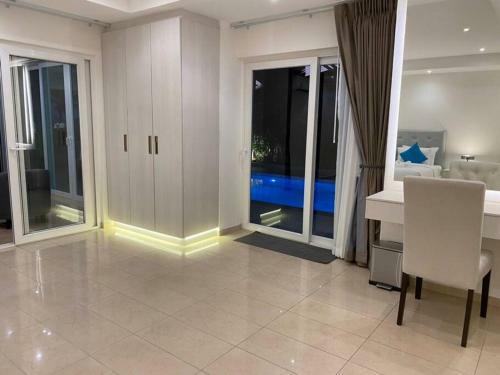 Brand New Pool Villa / 4br 8-10 Persons