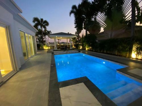 Brand New Pool Villa / 4br 8-10 Persons