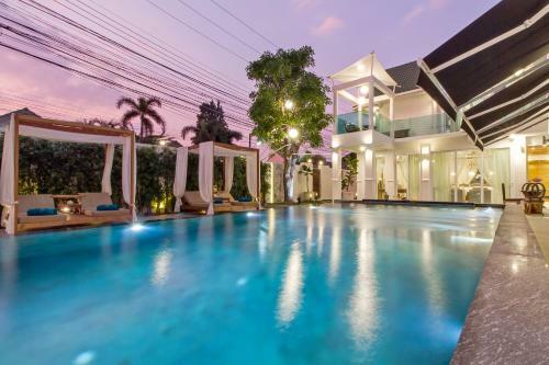 Stylish 2-villa Combination By Hi At Home