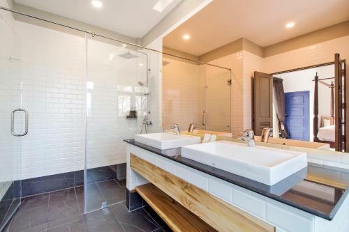 Stylish 2-villa Combination By Hi At Home