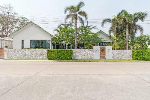 Stylish 2-villa Combination By Hi At Home