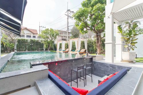 Stylish 2-villa Combination By Hi At Home